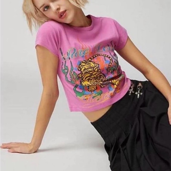 Urban Outfitters Tops - Urban Outfitters Pink Graphic Tiger Cropped Tee